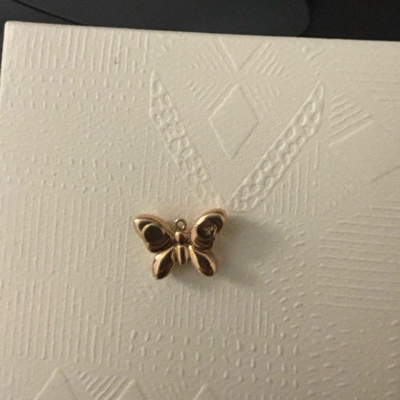 14k gold butterfly charm - Picture 3 of 3